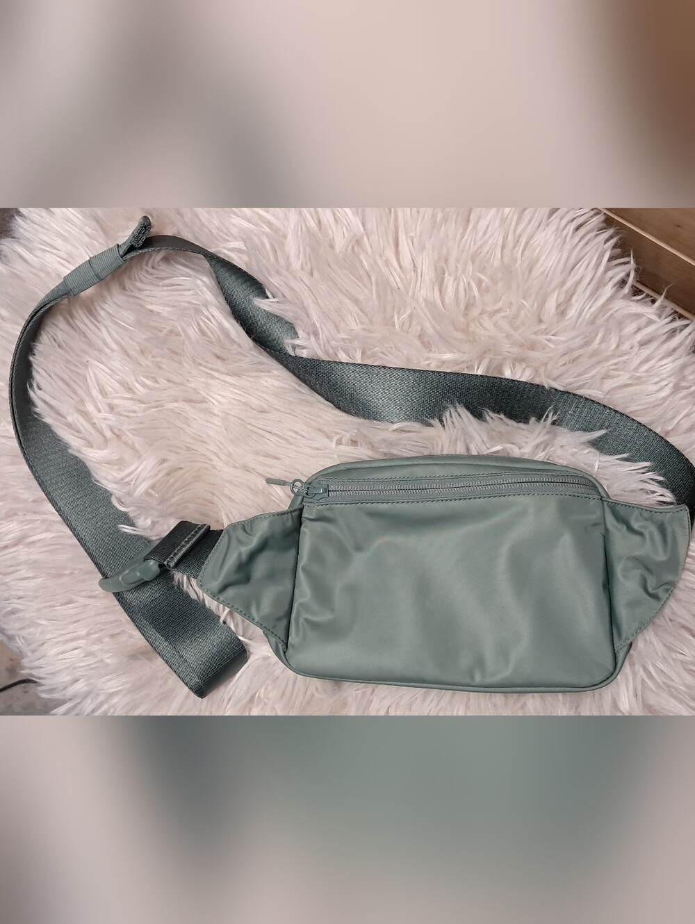 Lululemon Everywhere Belt Bag 1L Grey Sage with Deer Graphic Accent Like New - Picture 6 of 6
